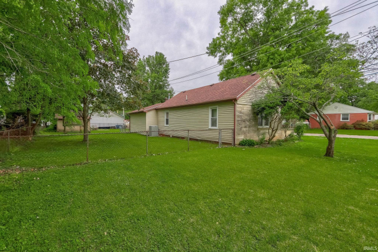 Listing Image 4
