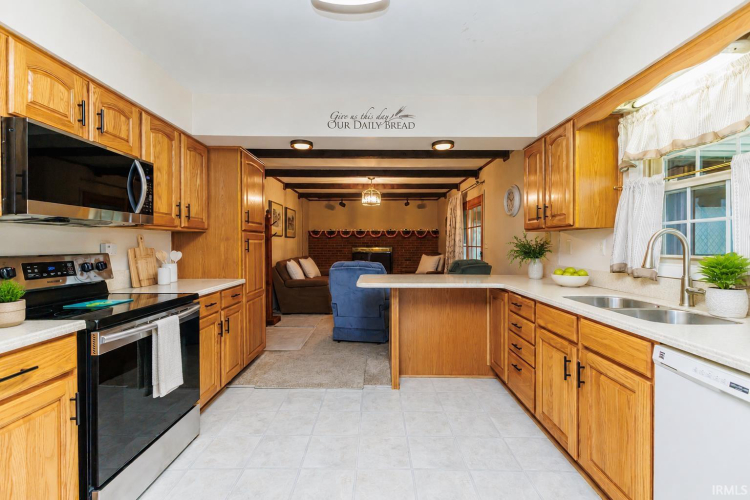 Listing Image 4