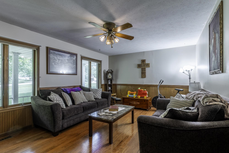 Listing Image 12