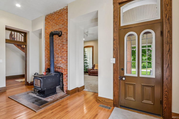 Listing Image 12