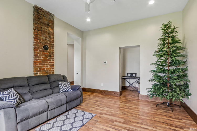 Listing Image 14