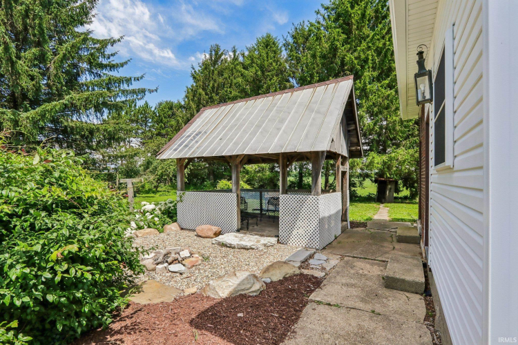 Listing Image 6