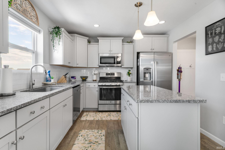 Listing Image 9