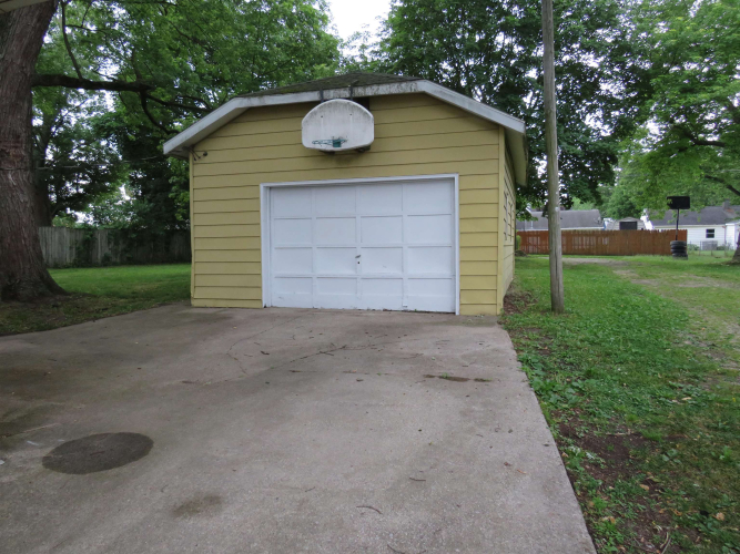Listing Image 4