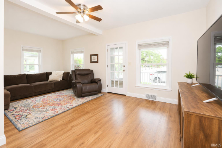 Listing Image 5