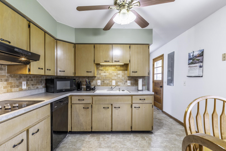 Listing Image 12
