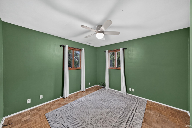 Listing Image 17