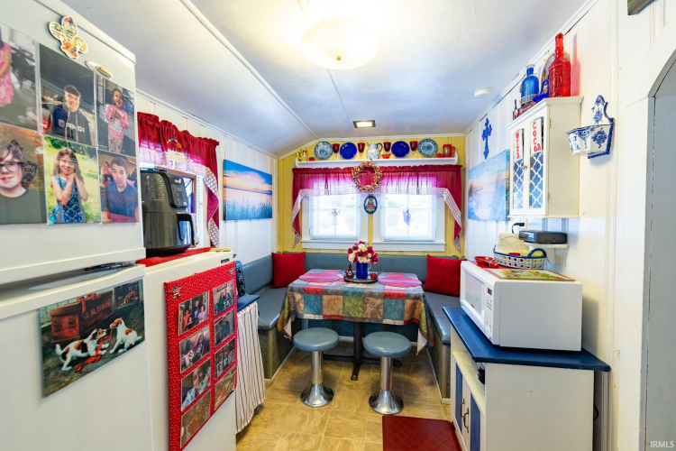 Listing Image 5