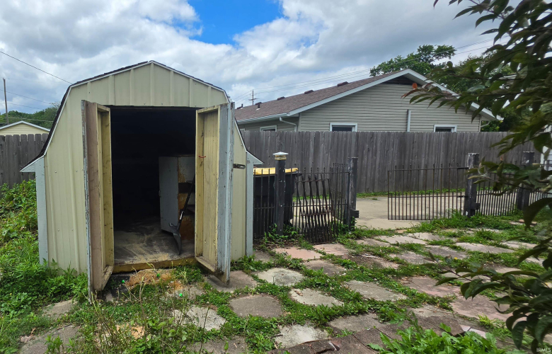 Listing Image 11