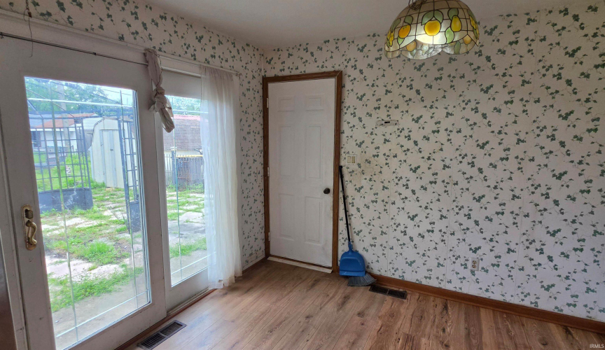 Listing Image 17