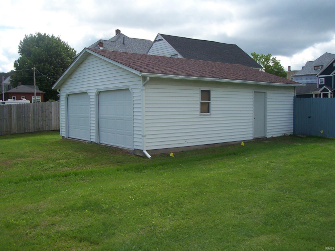 Listing Image 4