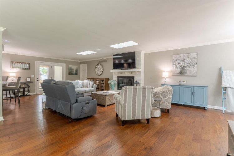 Listing Image 11