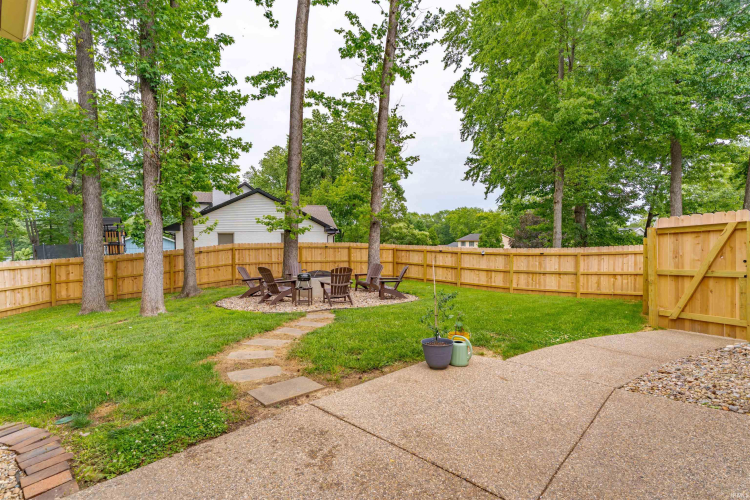 Listing Image 4
