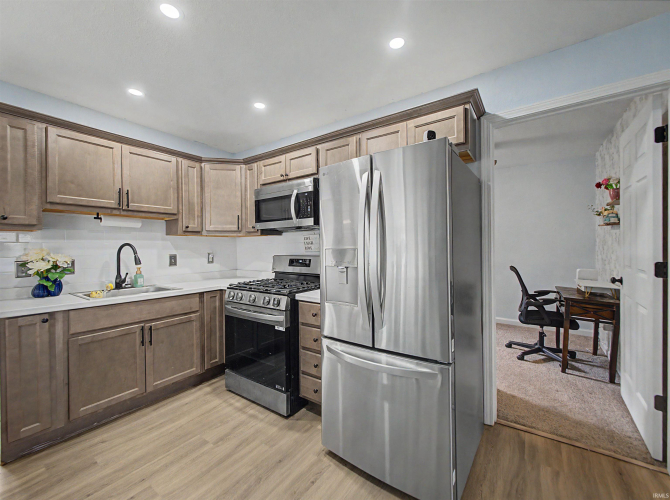 Listing Image 9