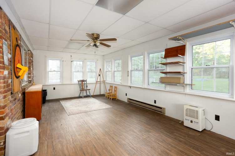 Listing Image 18