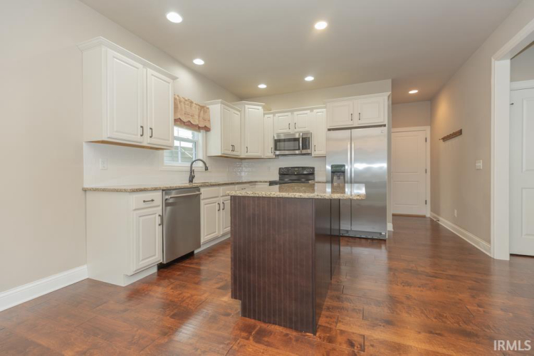 Listing Image 11