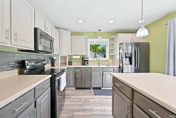 Listing Image 11