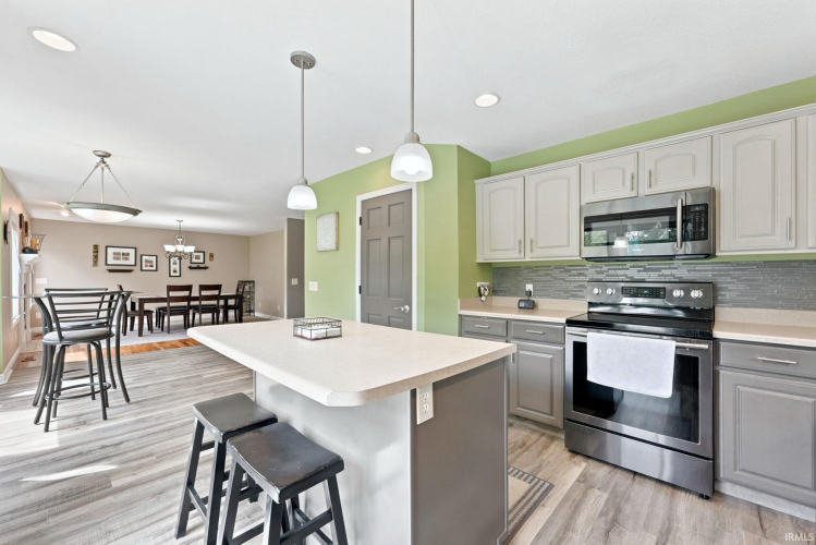 Listing Image 12