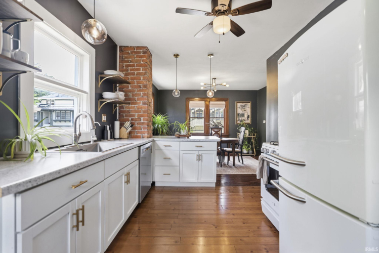 Listing Image 13