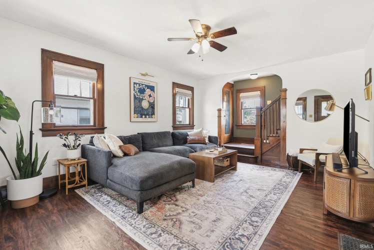 Listing Image 8