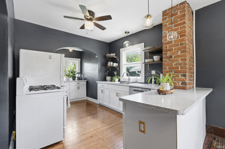 Listing Image 9