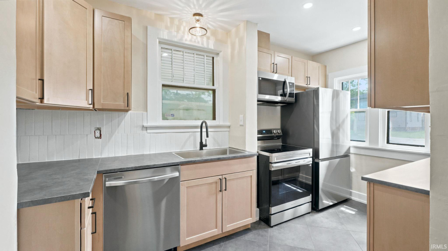 Listing Image 18