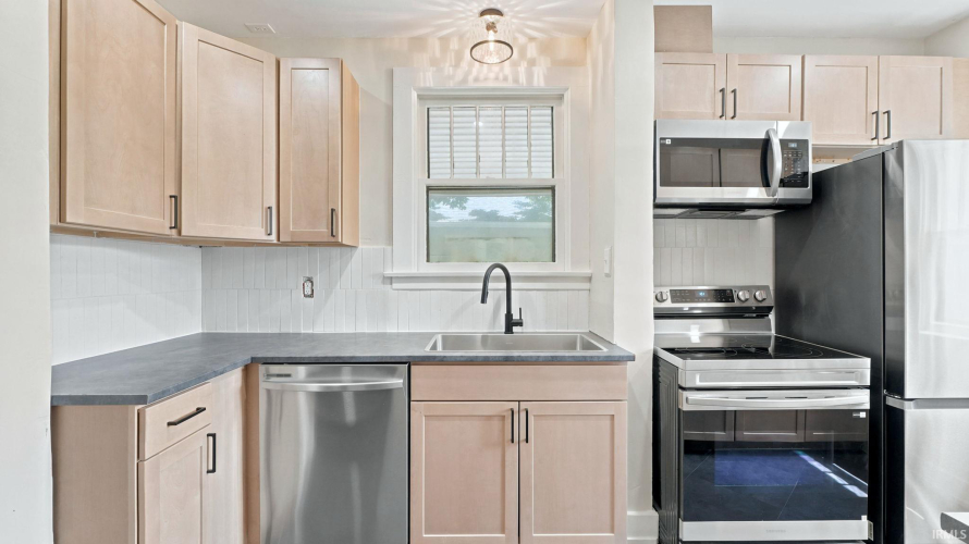Listing Image 19