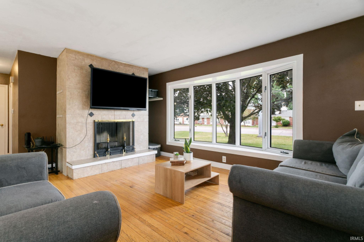 Listing Image 5