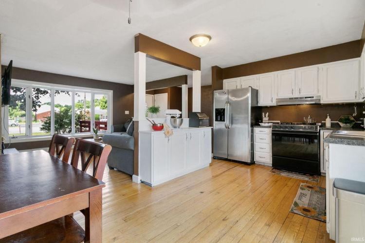 Listing Image 9