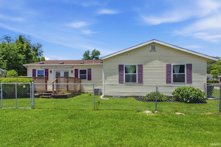 Listing Image 4