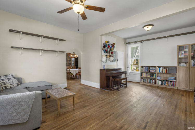 Listing Image 3