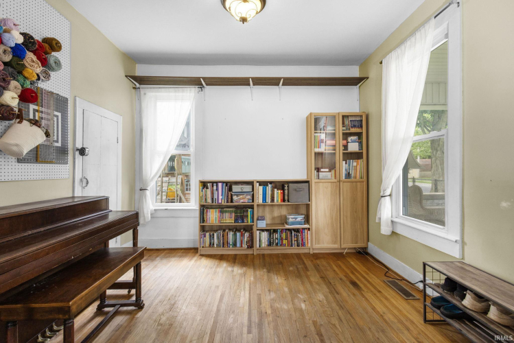 Listing Image 5