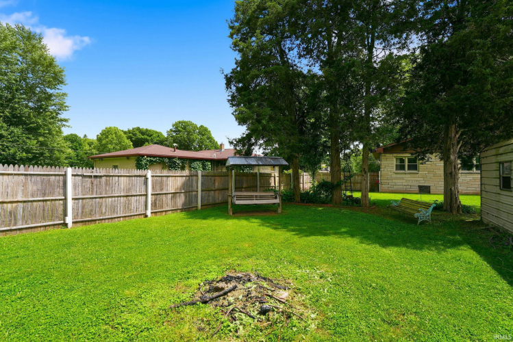 Listing Image 11