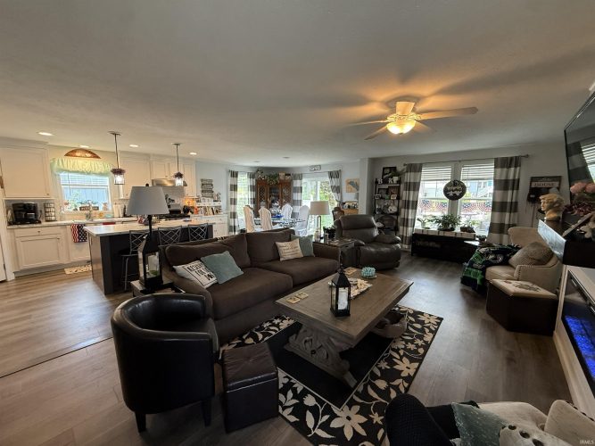 Listing Image 8