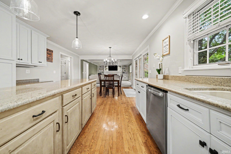 Listing Image 19