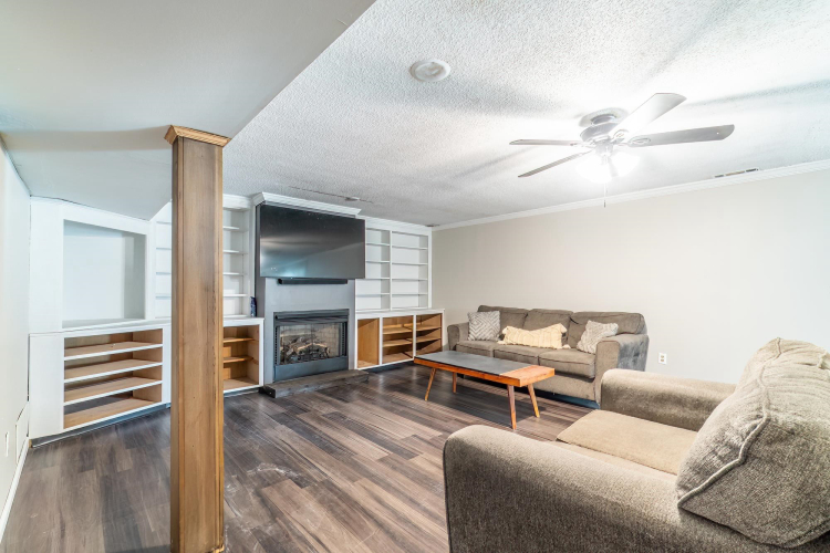 Listing Image 12