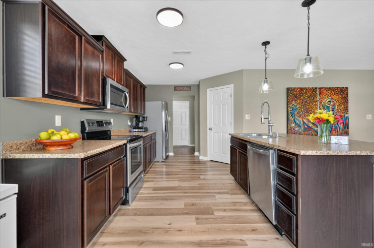 Listing Image 19