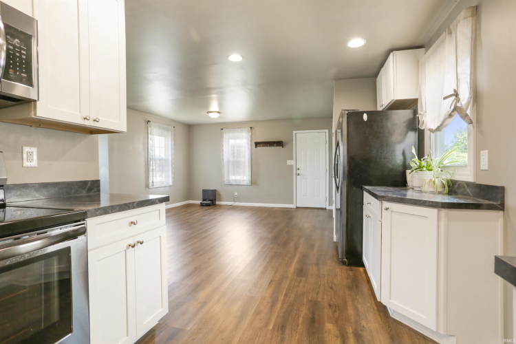 Listing Image 11