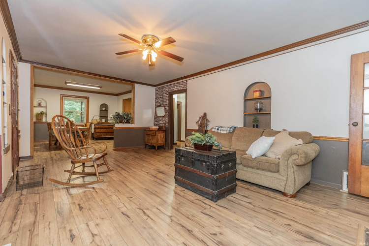 Listing Image 11