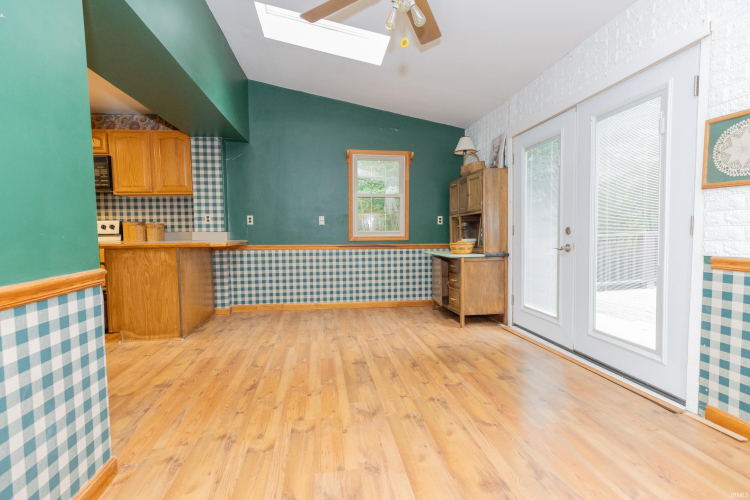 Listing Image 16