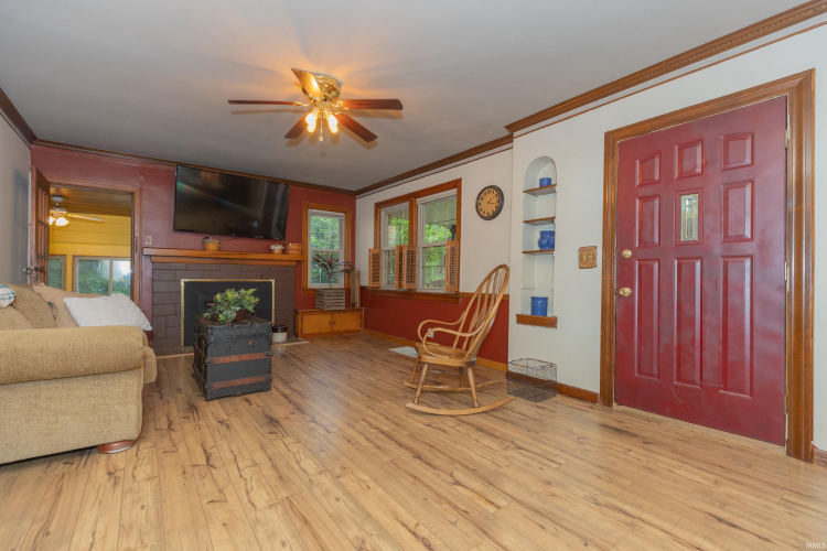 Listing Image 4