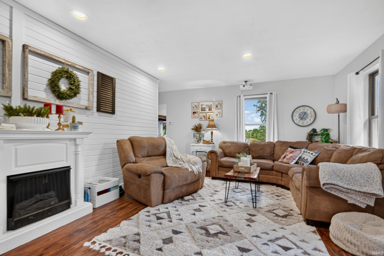 Listing Image 19