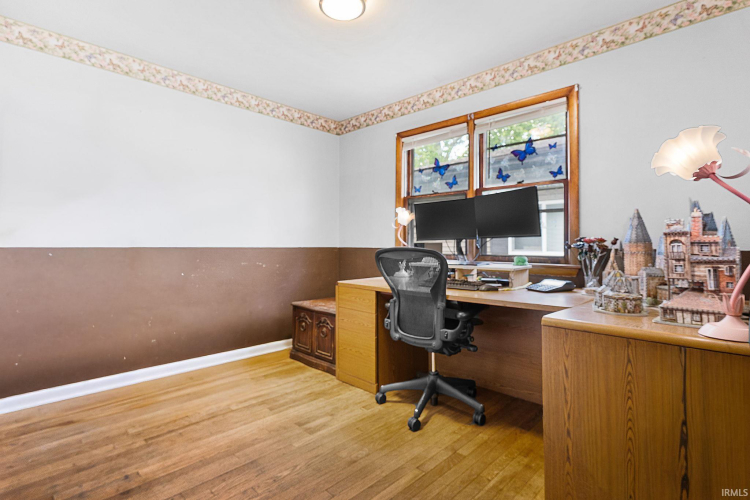 Listing Image 12