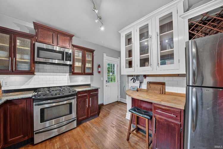 Listing Image 12