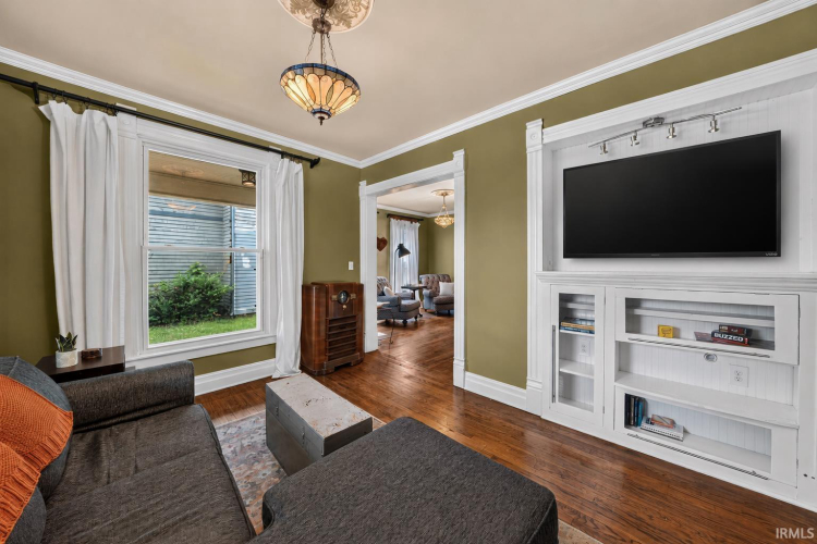 Listing Image 10