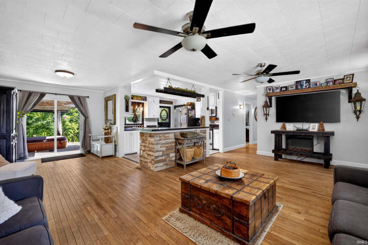 Listing Image 10