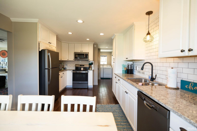 Listing Image 15