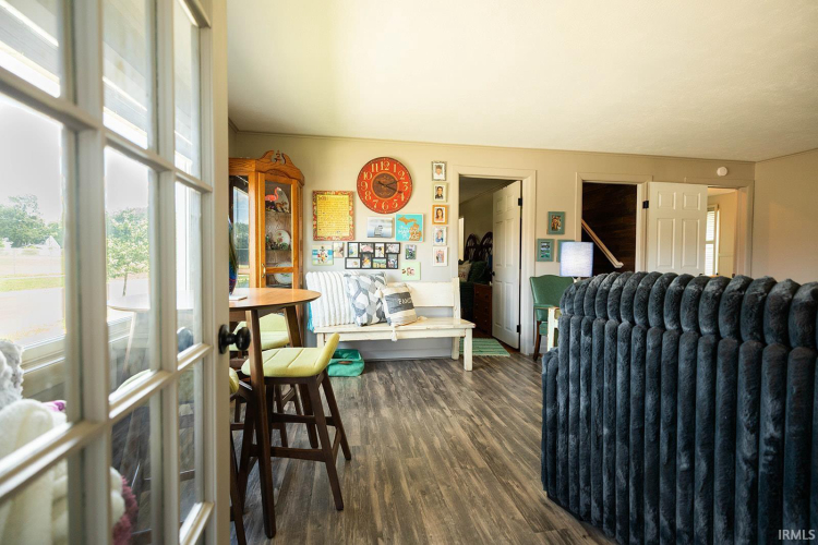 Listing Image 6