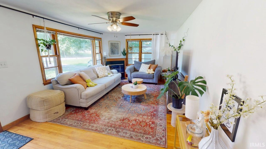 Listing Image 5