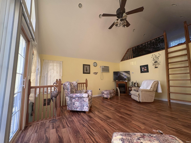 Listing Image 17